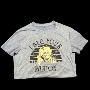Womens • Large • Dolly Parton Graphic Tee •